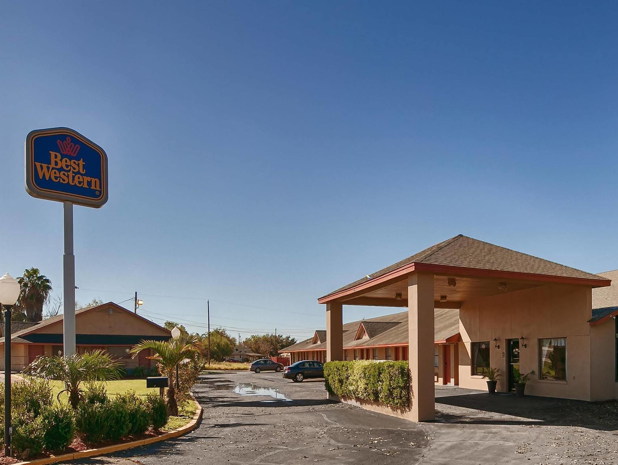 Surestay Hotel By Best Western Zapata Exterior photo